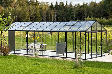 What Can You Grow in a Greenhouse? Month-by-Month USA Guide